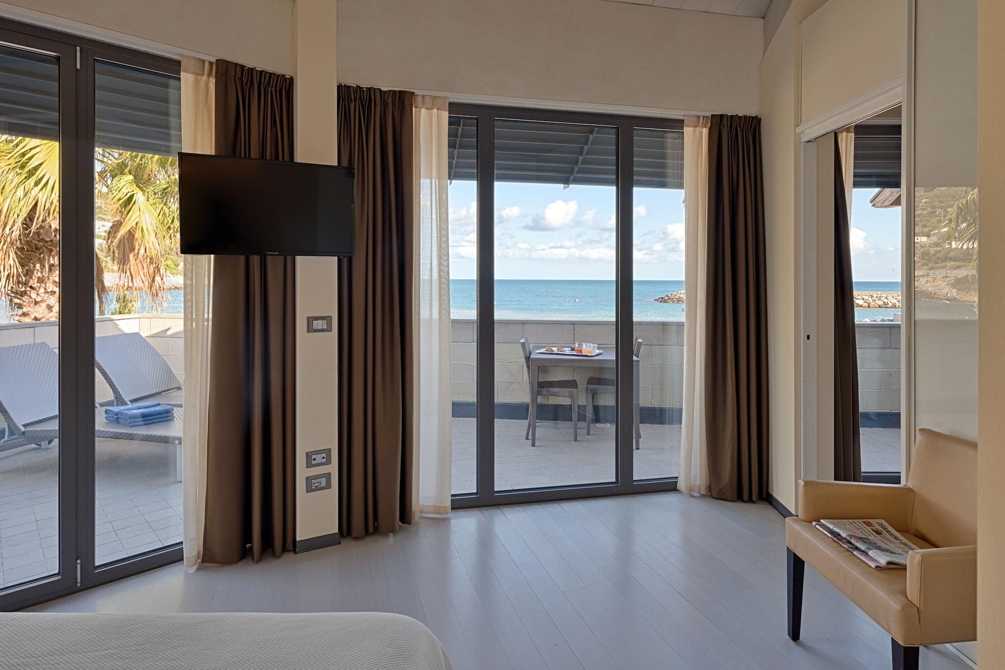 Hotel Riviera Dei Fiori San Lorenzo al Mare Ngoại thất bức ảnh