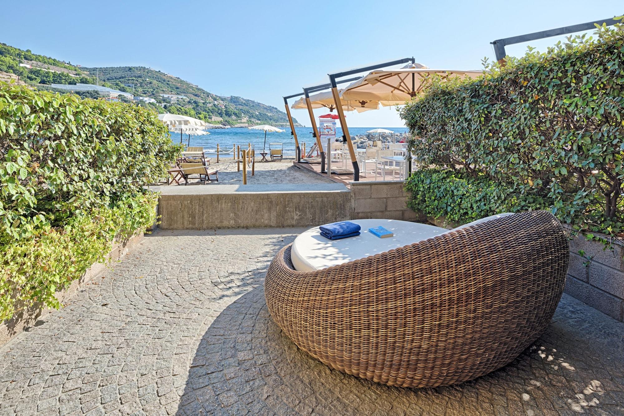 Hotel Riviera Dei Fiori San Lorenzo al Mare Ngoại thất bức ảnh