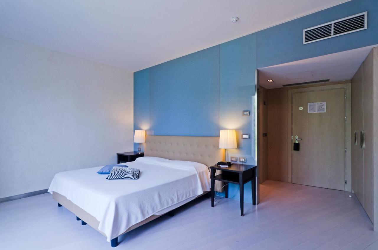 Hotel Riviera Dei Fiori San Lorenzo al Mare Ngoại thất bức ảnh