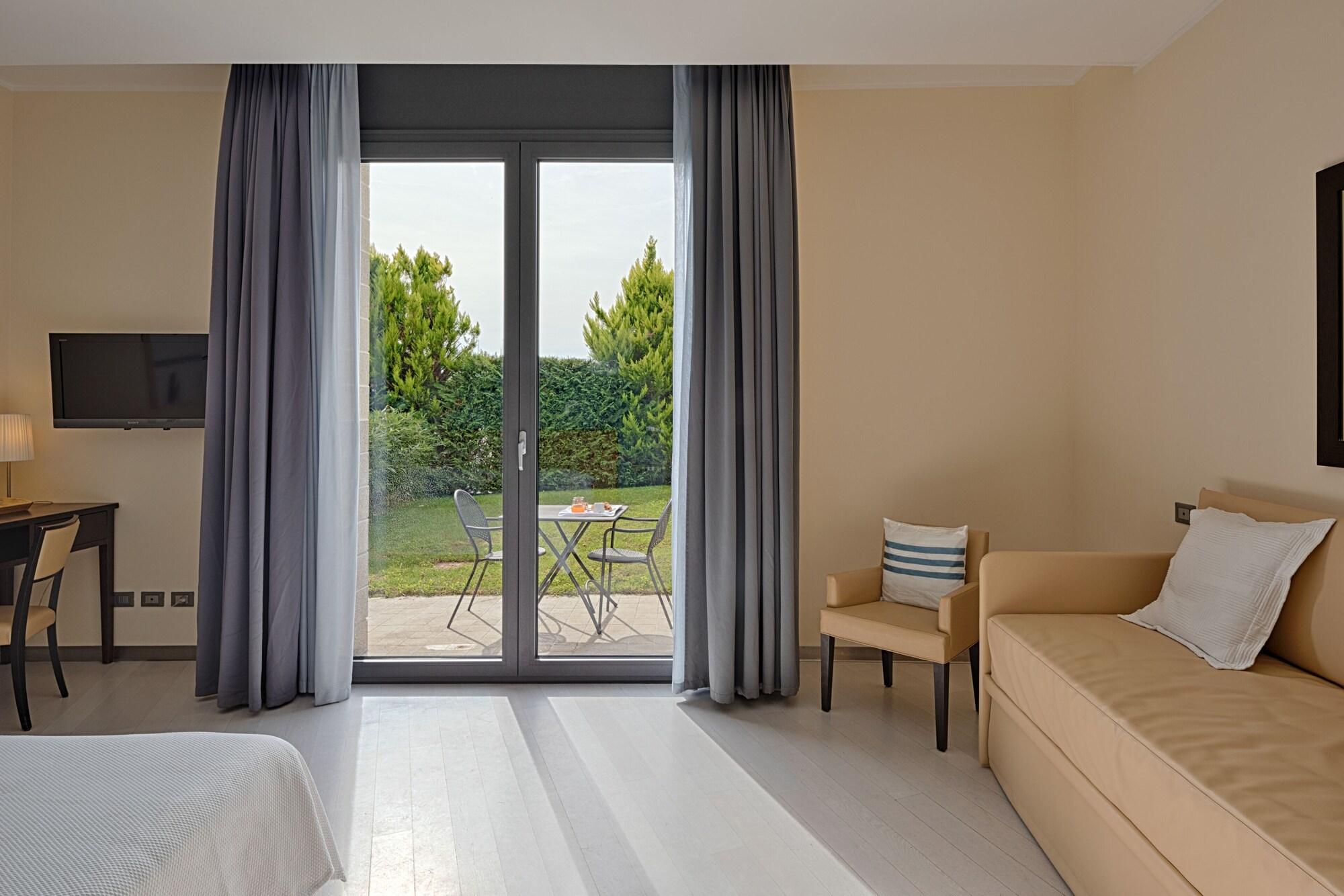 Hotel Riviera Dei Fiori San Lorenzo al Mare Ngoại thất bức ảnh