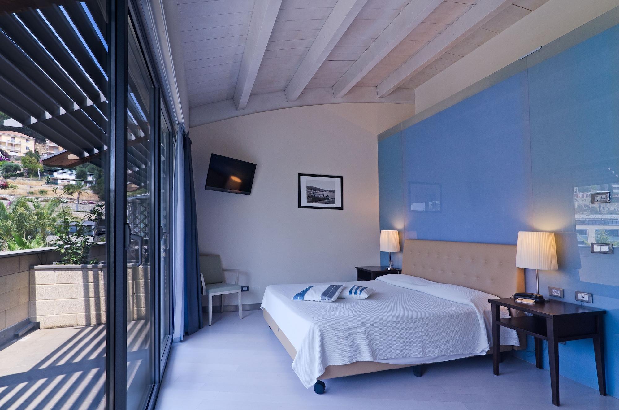 Hotel Riviera Dei Fiori San Lorenzo al Mare Ngoại thất bức ảnh
