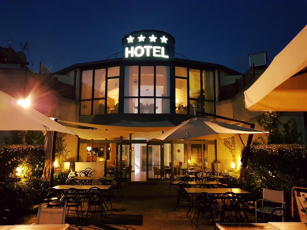 Hotel Riviera Dei Fiori San Lorenzo al Mare Ngoại thất bức ảnh