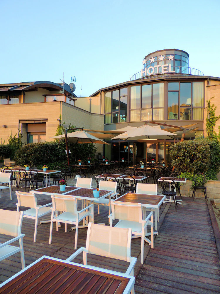 Hotel Riviera Dei Fiori San Lorenzo al Mare Ngoại thất bức ảnh