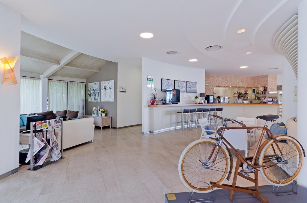 Hotel Riviera Dei Fiori San Lorenzo al Mare Ngoại thất bức ảnh