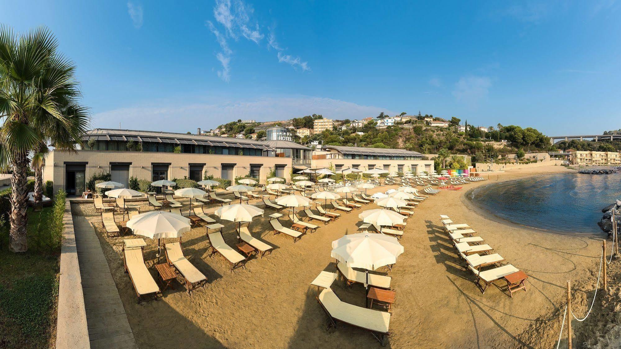Hotel Riviera Dei Fiori San Lorenzo al Mare Ngoại thất bức ảnh