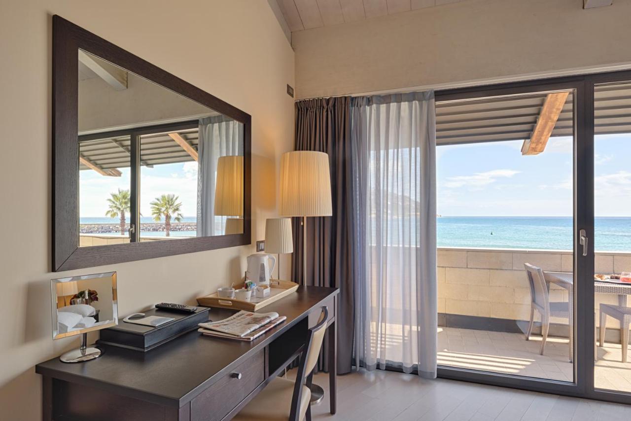 Hotel Riviera Dei Fiori San Lorenzo al Mare Ngoại thất bức ảnh